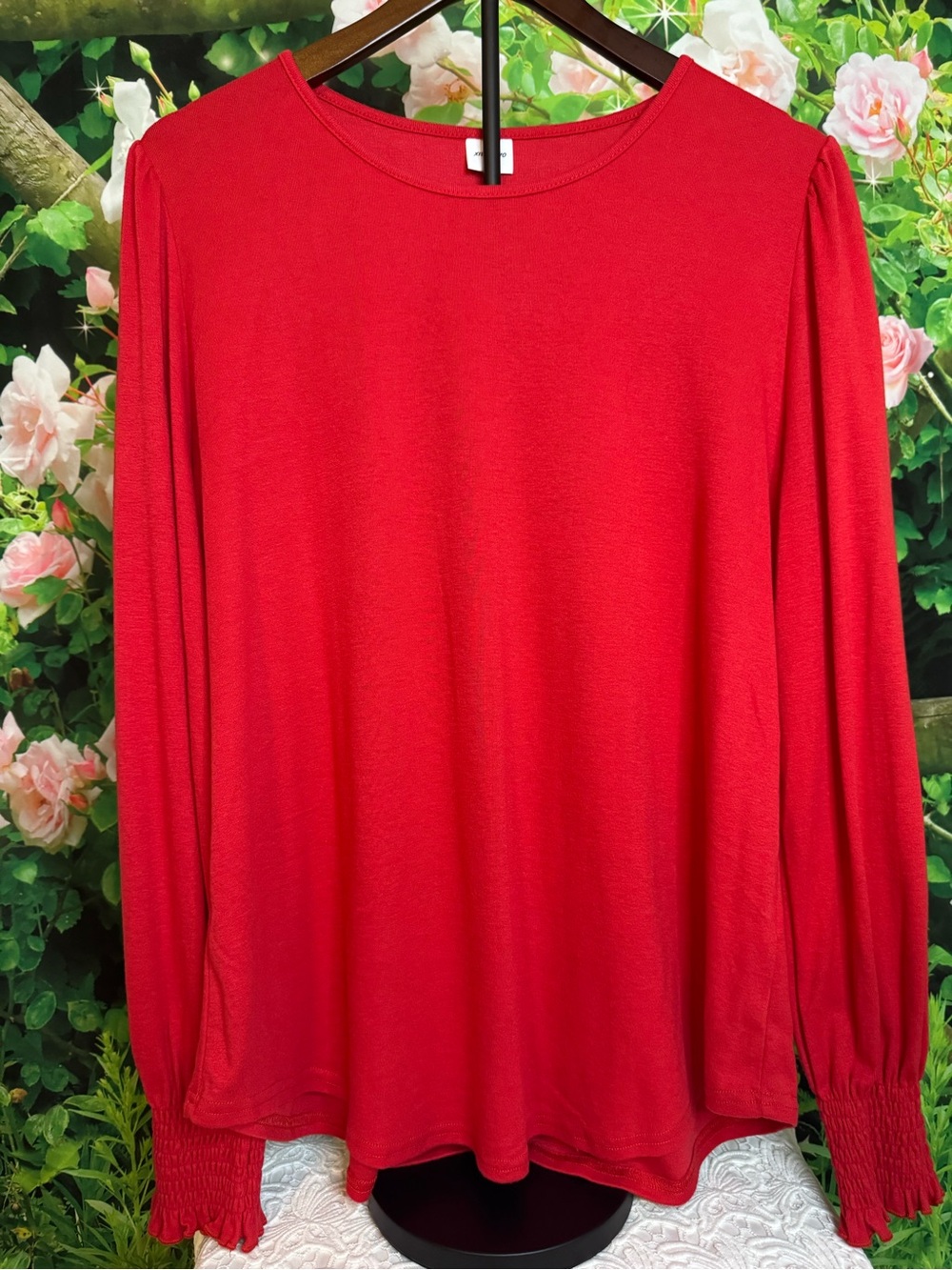 Women's Red Long-Sleeve Smocked Cuff Top